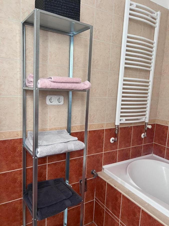 Hb Downtown Sunny Apartman Budapest Eksteriør billede